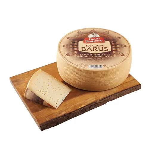 Queso gorgonzola servido en tarrina