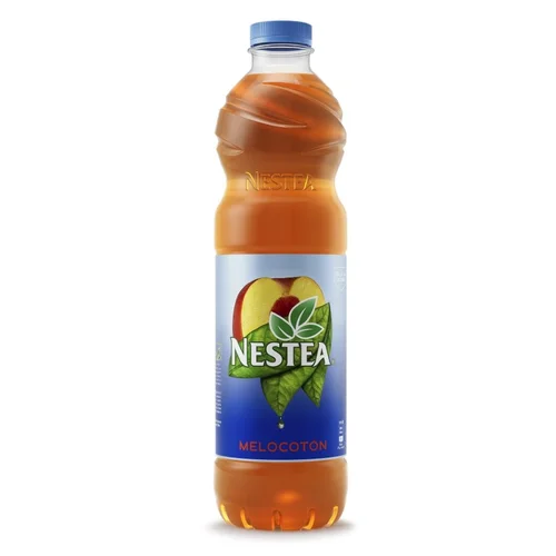 Refresco de té con limón en botella