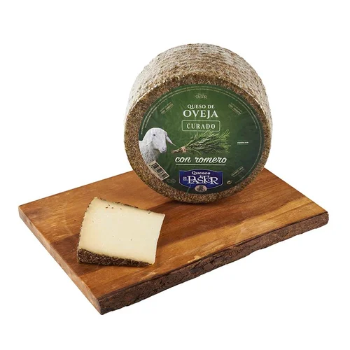 Queso semicurado de Mahón al corte en cuña