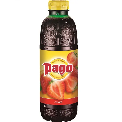 Bebida de naranja, zanahoria y limón en botella