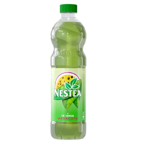 Refresco de té con limón en botella