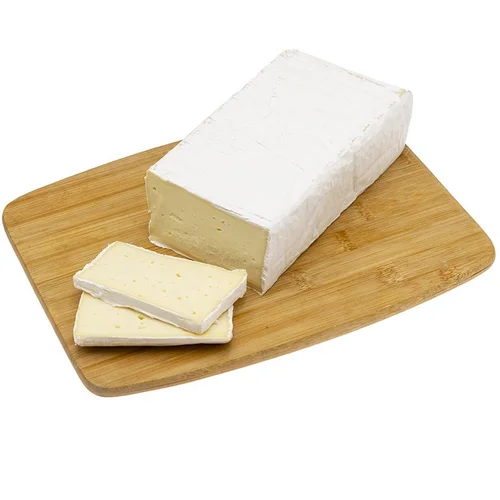 Queso azul alemán al corte en cuña